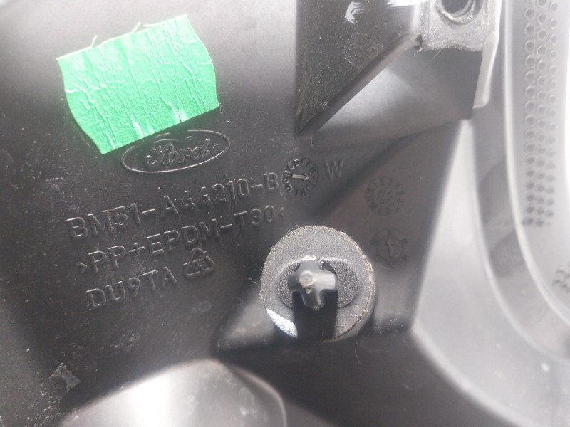 Recambio de aleron trasero para ford focus iii 1.0 ecoboost referencia OEM IAM 1857890 BM51A44210B 