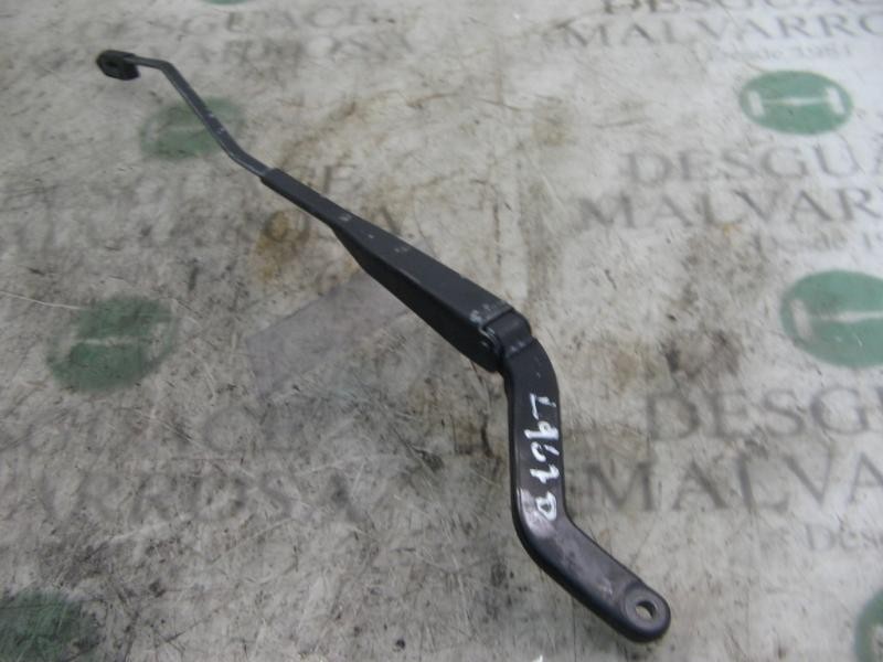 Recambio de brazo limpia delantero derecho para citroën saxo 1.1 sx referencia OEM IAM   