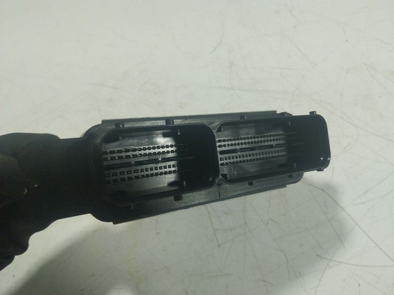 Recambio de centralita motor uce para skoda fabia iii (nj3) 1.0 referencia OEM IAM 04C906057AR 04C907309BJ 