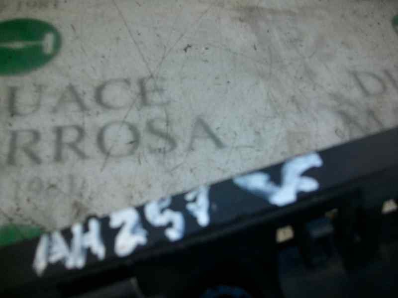 Recambio de maneta porton para audi a3 (8l) 1.9 tdi ambiente referencia OEM IAM 8D9827565C  