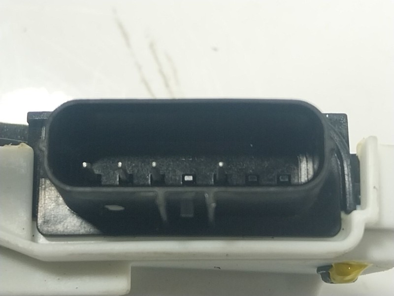 Recambio de cerradura puerta trasera izquierda para mg mg zs suv 1.5 vti referencia OEM IAM  10845782 