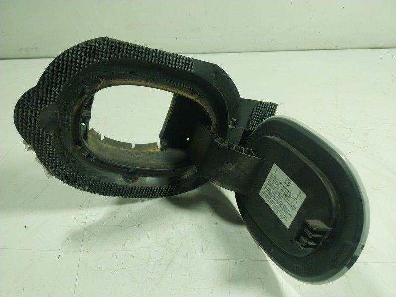 Recambio de tapa combustible para renault kangoo z.e. referencia OEM IAM 8200499045  8200499049