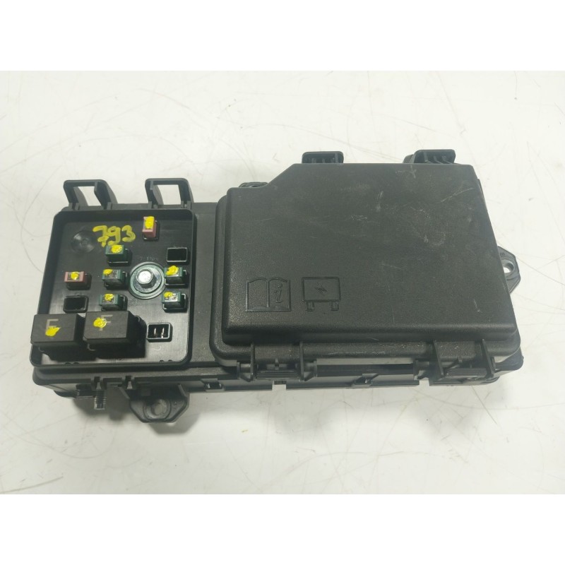 Recambio de caja reles / fusibles para land rover range rover evoque referencia OEM IAM LR140705 M8D214A073AA 