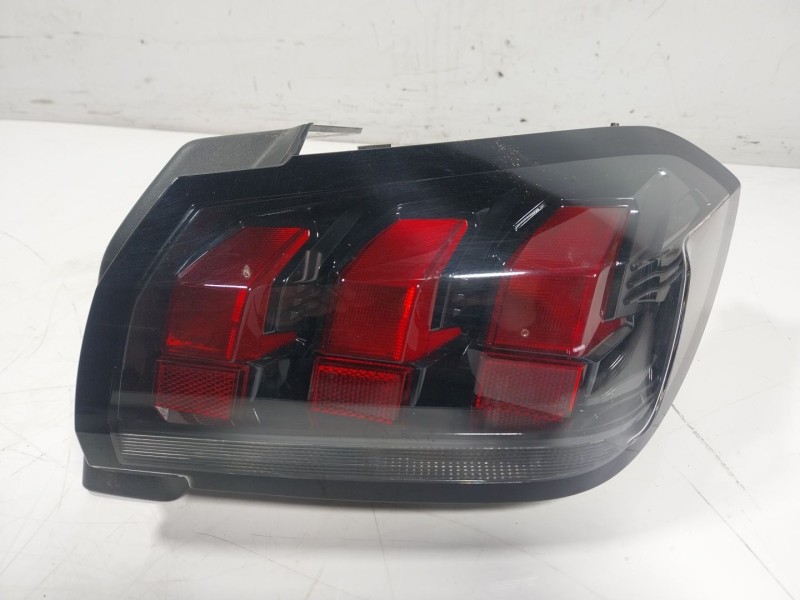 Recambio de piloto trasero derecho para peugeot 208 (p2) 1.2 puretech referencia OEM IAM 9823216580 9823216580 
