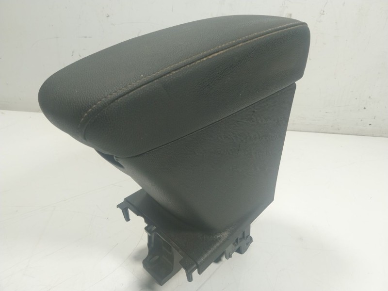 Recambio de apoyabrazos central para opel corsa f (p2jo) 1.2 (68) referencia OEM IAM   