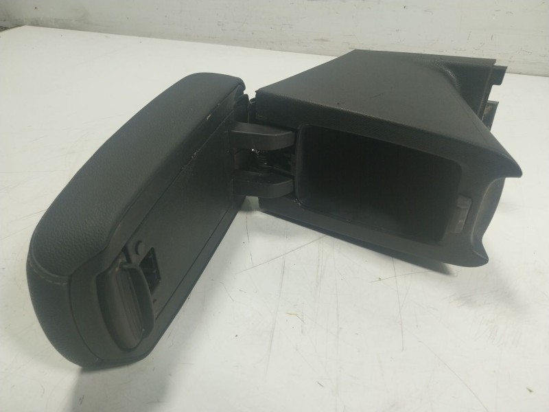 Recambio de apoyabrazos central para opel corsa f (p2jo) 1.2 (68) referencia OEM IAM   