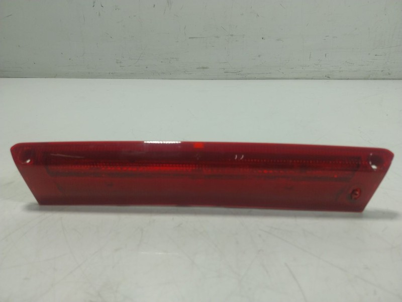 Recambio de piloto trasero central para ford focus iii 1.0 ecoboost referencia OEM IAM 2085739 8A6113A613AG 