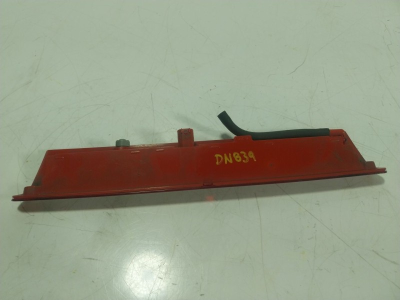 Recambio de piloto trasero central para ford focus iii 1.0 ecoboost referencia OEM IAM 2085739 8A6113A613AG 