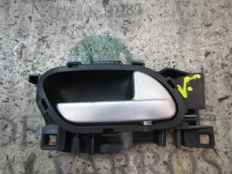 Recambio de maneta interior delantera derecha para peugeot 207 1.4 referencia OEM IAM   