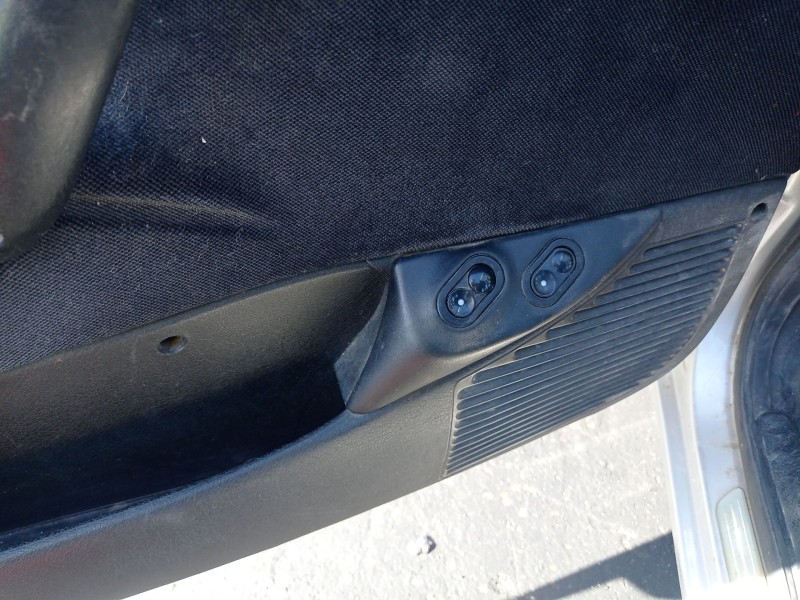 opel corsa b (s93) del año 2000