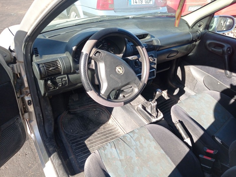 opel corsa b (s93) del año 2000