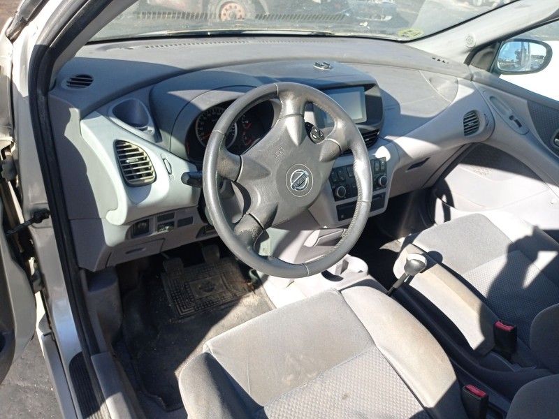 nissan almera tino (v10) del año 2005