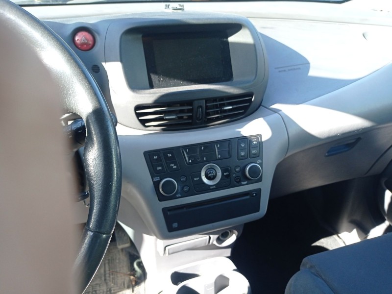 nissan almera tino (v10) del año 2005