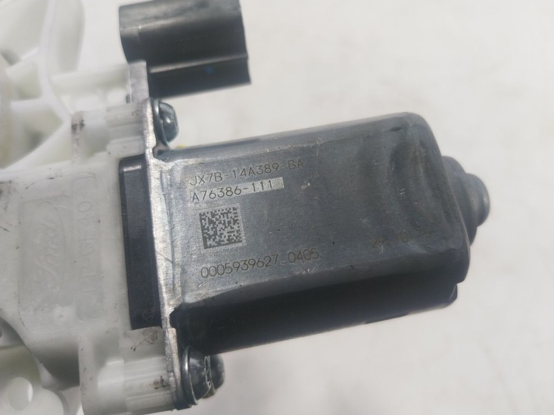 Recambio de motor elevalunas delantero derecho para ford focus iv (hn) 1.0 ecoboost referencia OEM IAM 2635305 JX7B14A389BA 