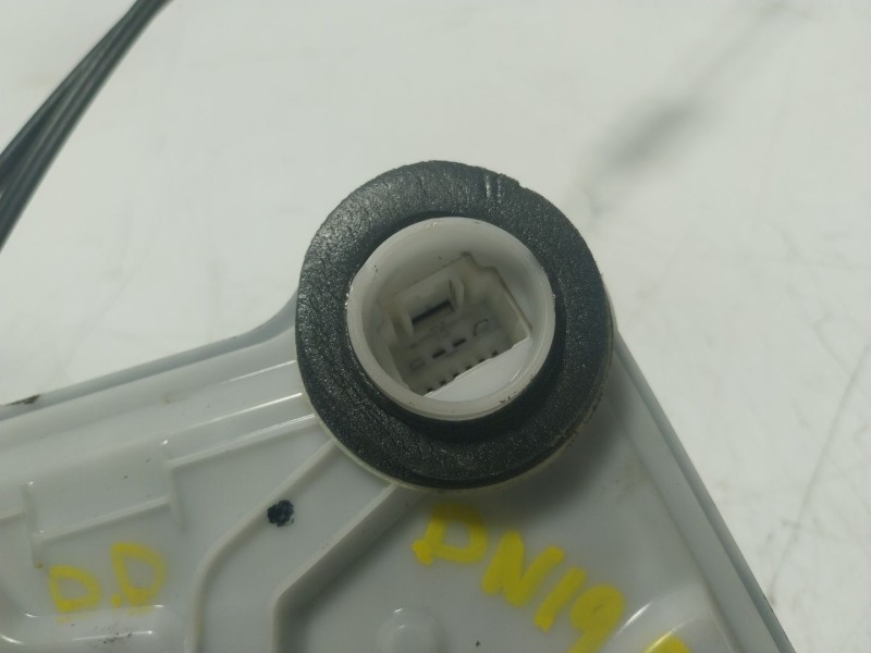 Recambio de cerradura puerta delantera derecha para toyota aygo (_b4_) 1.0 (kgb40) referencia OEM IAM 6903002520  