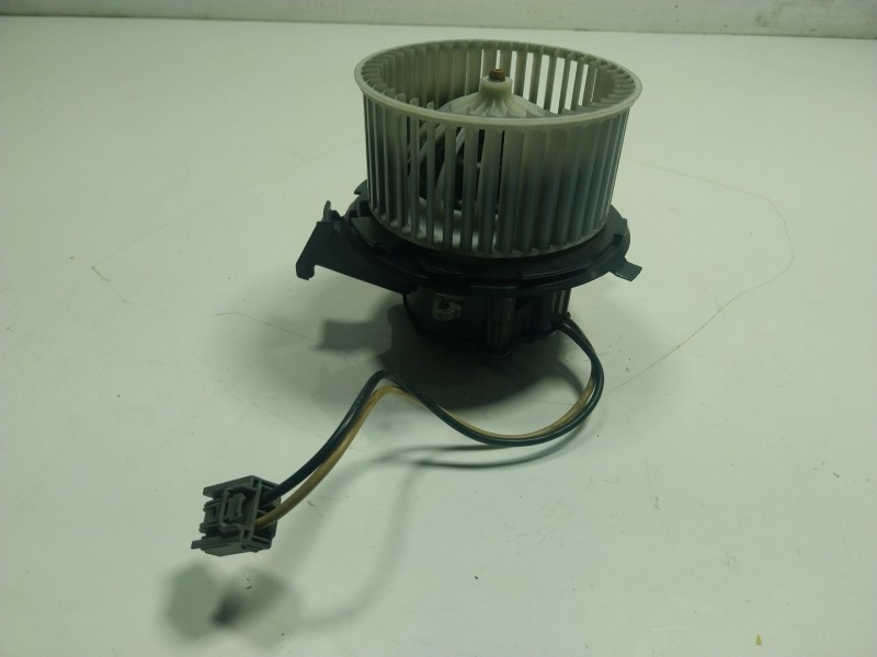 Recambio de motor calefaccion para opel astra j (p10) 1.7 cdti (68) referencia OEM IAM  U7253002 