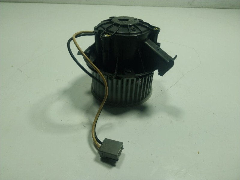 Recambio de motor calefaccion para opel astra j (p10) 1.7 cdti (68) referencia OEM IAM  U7253002 