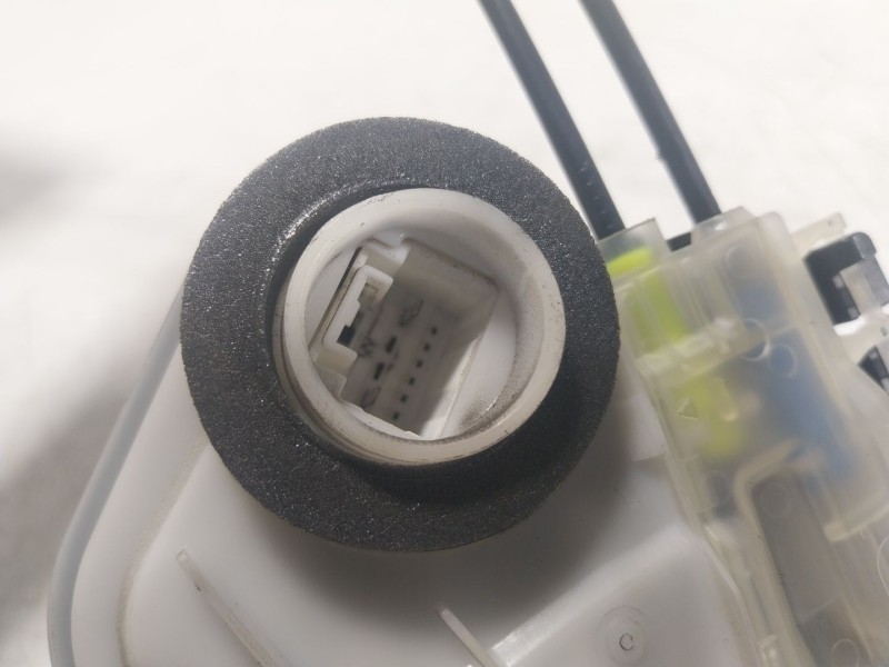 Recambio de cerradura puerta trasera izquierda para toyota aygo (_b4_) 1.0 (kgb40) referencia OEM IAM 6906002390  