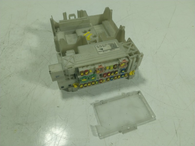 Recambio de caja reles / fusibles para toyota aygo (_b4_) 1.0 (kgb40) referencia OEM IAM 827300H030 827300H030A 