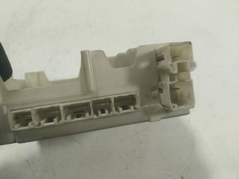 Recambio de caja reles / fusibles para toyota aygo (_b4_) 1.0 (kgb40) referencia OEM IAM 827300H030 827300H030A 