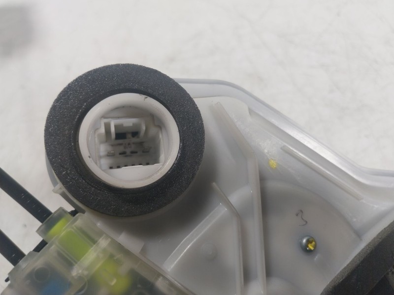 Recambio de cerradura puerta trasera derecha para toyota aygo (_b4_) 1.0 (kgb40) referencia OEM IAM 6905002390  