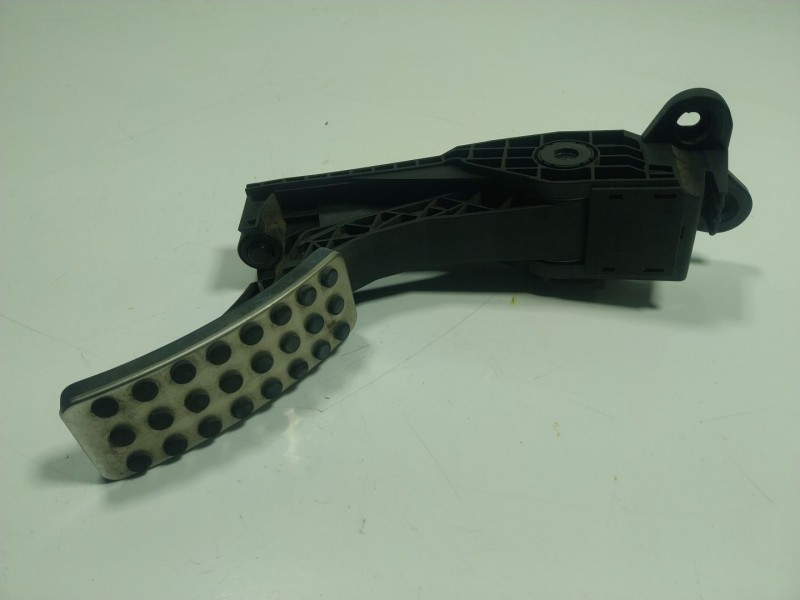 Recambio de potenciometro pedal para mercedes-benz clase r (w251) 3.0 cdi cat referencia OEM IAM A1643000004 A1643000104 