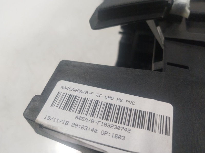 Recambio de apoyabrazos central para ford focus iv (hn) 1.0 ecoboost referencia OEM IAM 2515470 A045A06A 