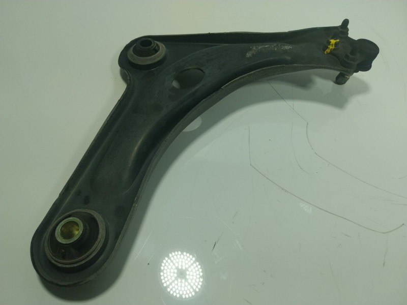 Recambio de brazo suspension inferior delantero izquierdo para citroën c3 1.1 referencia OEM IAM 3520W7  