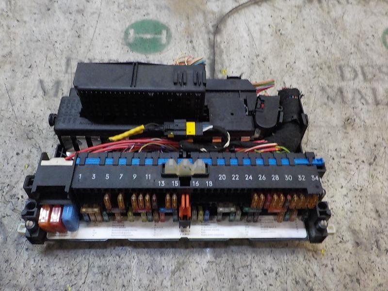 Recambio de caja reles / fusibles para bmw x3 (e83) 2.0 16v diesel cat referencia OEM IAM 61138364530  