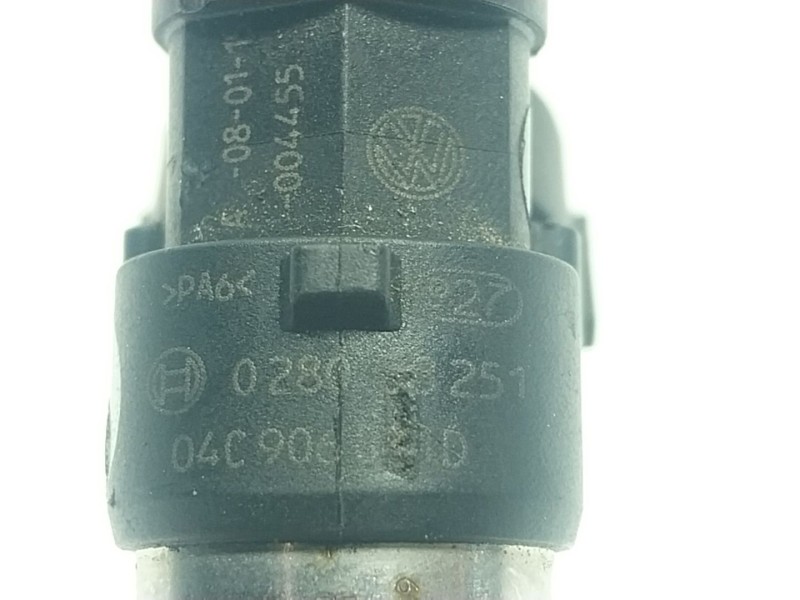 Recambio de inyector para volkswagen up! (121) fender up! referencia OEM IAM  04C904031D 