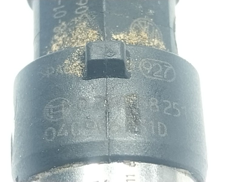 Recambio de inyector para volkswagen up! (121) fender up! referencia OEM IAM  04C904031D 