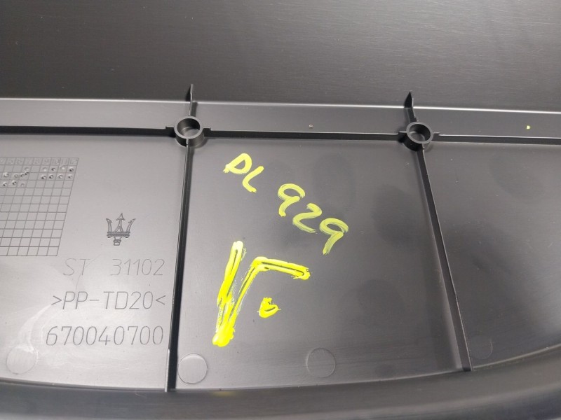 Recambio de moldura para maserati levante 3.0 v6 twinturbo cat referencia OEM IAM  670040700 