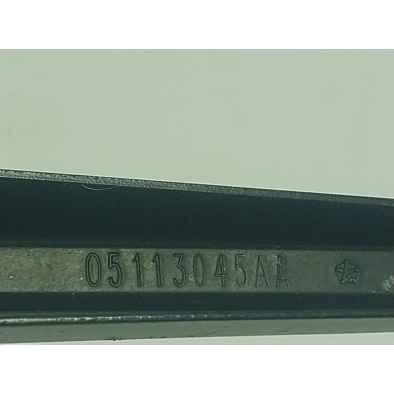 Recambio de brazo limpia delantero izquierdo para chrysler grand voyager v (rt) 2.8 crd referencia OEM IAM  05113045AA 