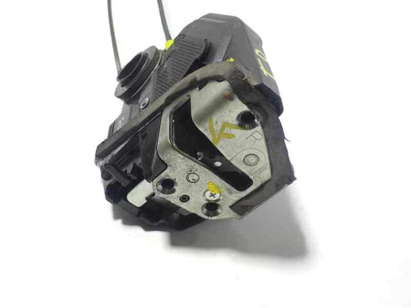 Recambio de cerradura puerta trasera derecha para toyota auris 1.4 turbodiesel cat referencia OEM IAM 6905002180  