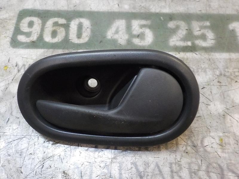 Recambio de maneta interior delantera derecha para dacia sandero 1.5 dci diesel fap cat referencia OEM IAM 826721919R  