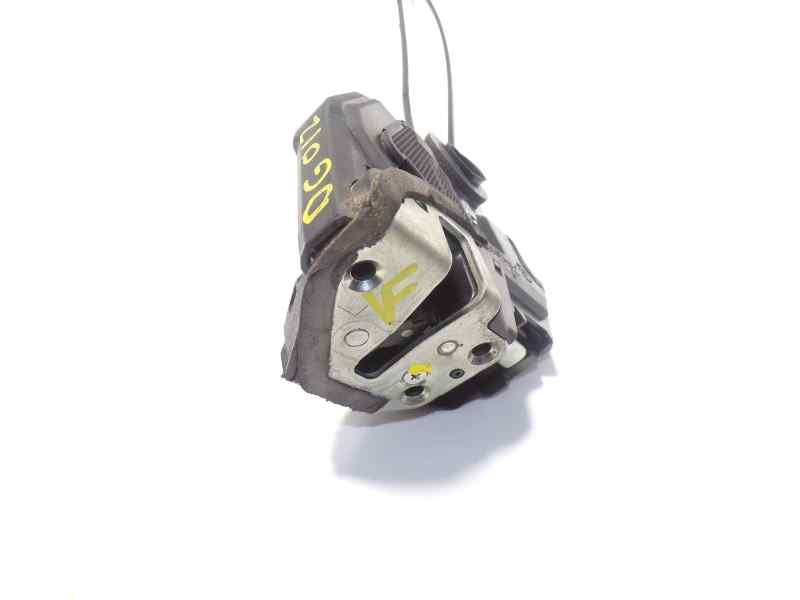 Recambio de cerradura puerta trasera izquierda para toyota auris 1.4 turbodiesel cat referencia OEM IAM 6906002170  