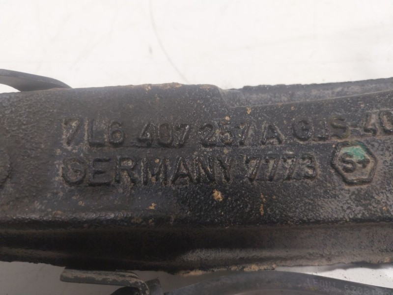 Recambio de mangueta delantera izquierda para volkswagen touareg (7la, 7l6, 7l7) 2.5 r5 tdi referencia OEM IAM  7L6407257A 