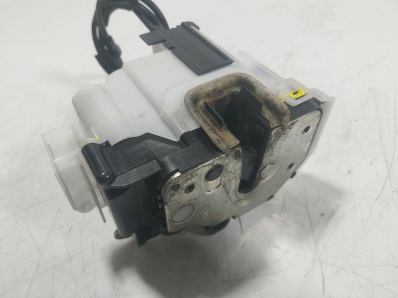 Recambio de cerradura puerta delantera derecha para ford ka (ru8) 1.2 referencia OEM IAM  51912423 