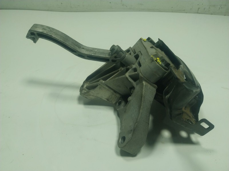 Recambio de soporte motor izquierdo para volkswagen polo vi (aw1, bz1, ae1) 1.6 tdi referencia OEM IAM   