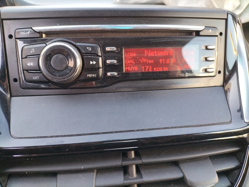 Recambio de sistema audio / radio cd para peugeot 208 1.6 blue-hdi fap referencia OEM IAM 16087578ZD 98051026ZD 