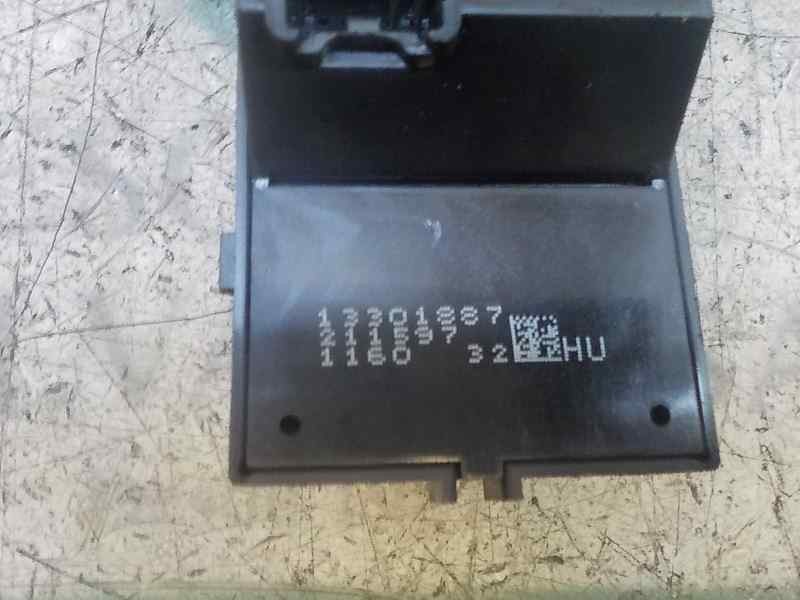 Recambio de mando elevalunas delantero derecho para opel insignia berlina 2.0 16v cdti referencia OEM IAM 13301887  