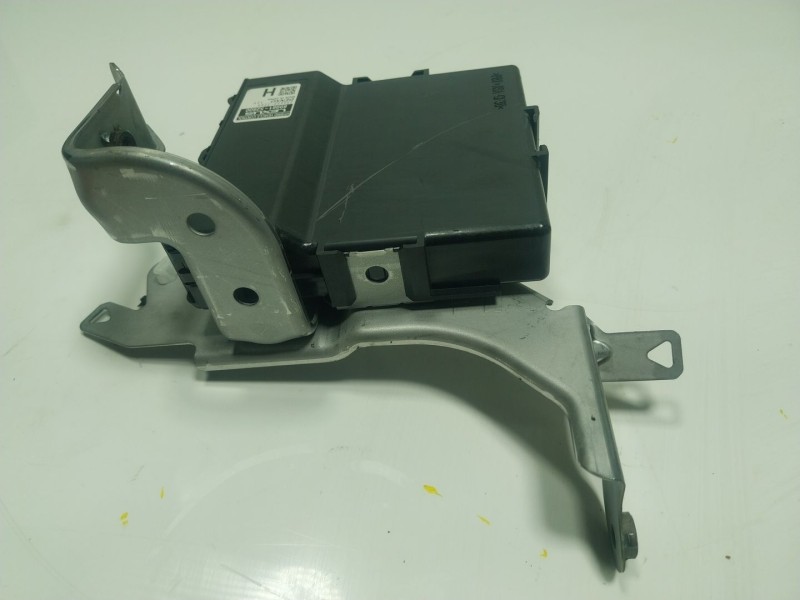 Recambio de modulo electronico para lexus lbx hybrid 1.5 vvti hybrid (mayh10l) referencia OEM IAM  8998152800 