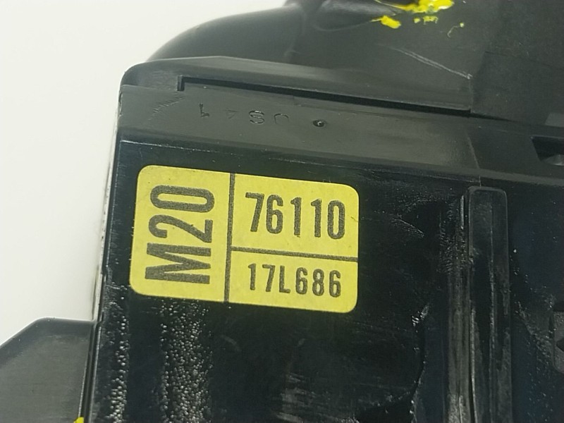 Recambio de mando limpia para lexus lbx hybrid 1.5 vvti hybrid (mayh10l) referencia OEM IAM  7611017L686 