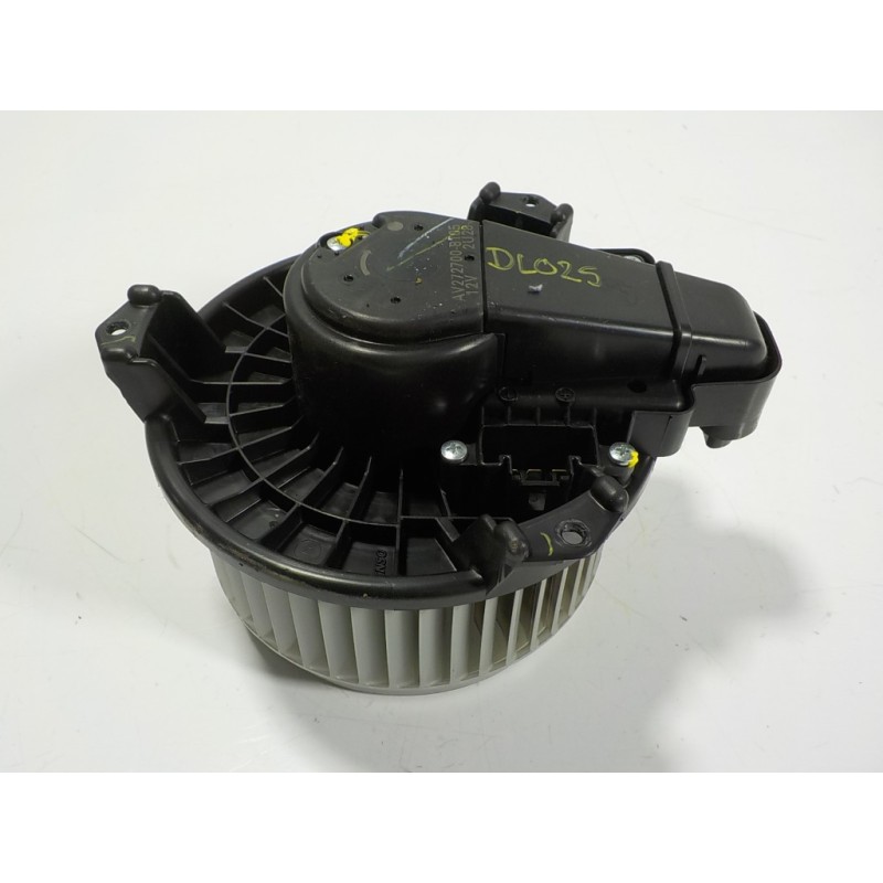 Recambio de motor calefaccion para toyota verso 1.6 16v cat referencia OEM IAM 8710302150 AV2727008105 