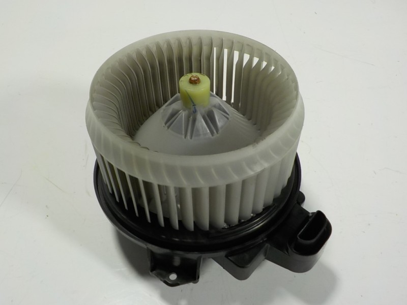 Recambio de motor calefaccion para toyota verso 1.6 16v cat referencia OEM IAM 8710302150 AV2727008105 