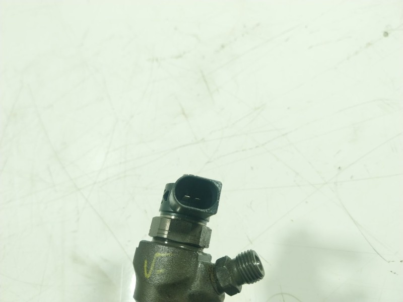 Recambio de inyector para volkswagen polo 1.6 tdi dpf referencia OEM IAM  04L130277G 