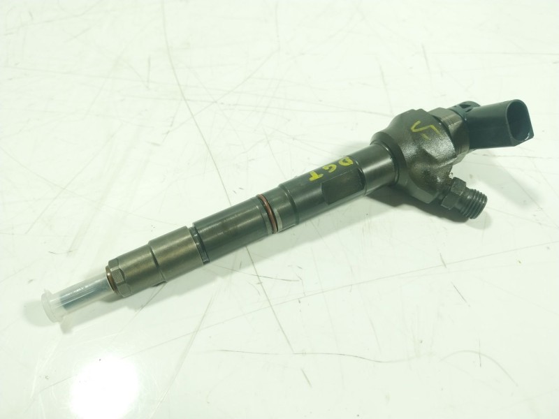Recambio de inyector para volkswagen polo 1.6 tdi dpf referencia OEM IAM  04L130277G 