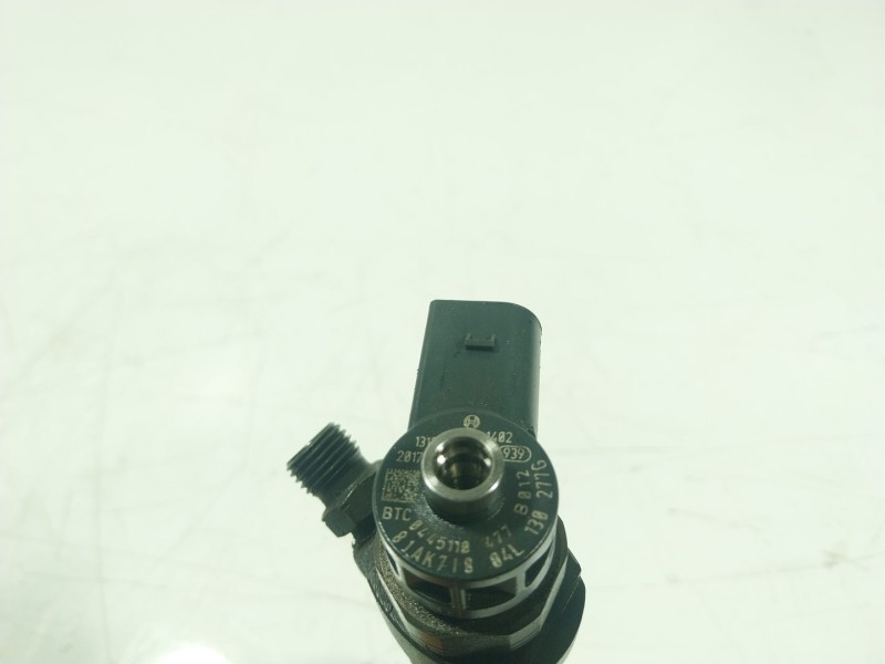 Recambio de inyector para volkswagen polo 1.6 tdi dpf referencia OEM IAM  04L130277G 
