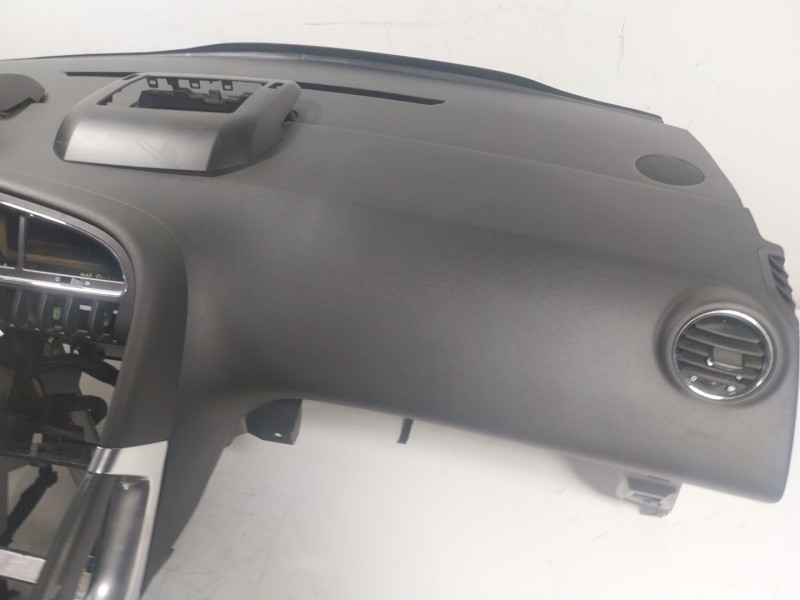 Recambio de salpicadero para peugeot 3008 monospace (0u_) 1.6 bluehdi 120 referencia OEM IAM   