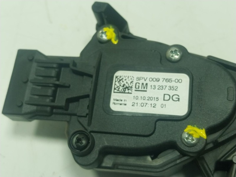 Recambio de potenciometro pedal para opel insignia a (g09) 1.4 (68) referencia OEM IAM 13237352 13237352 